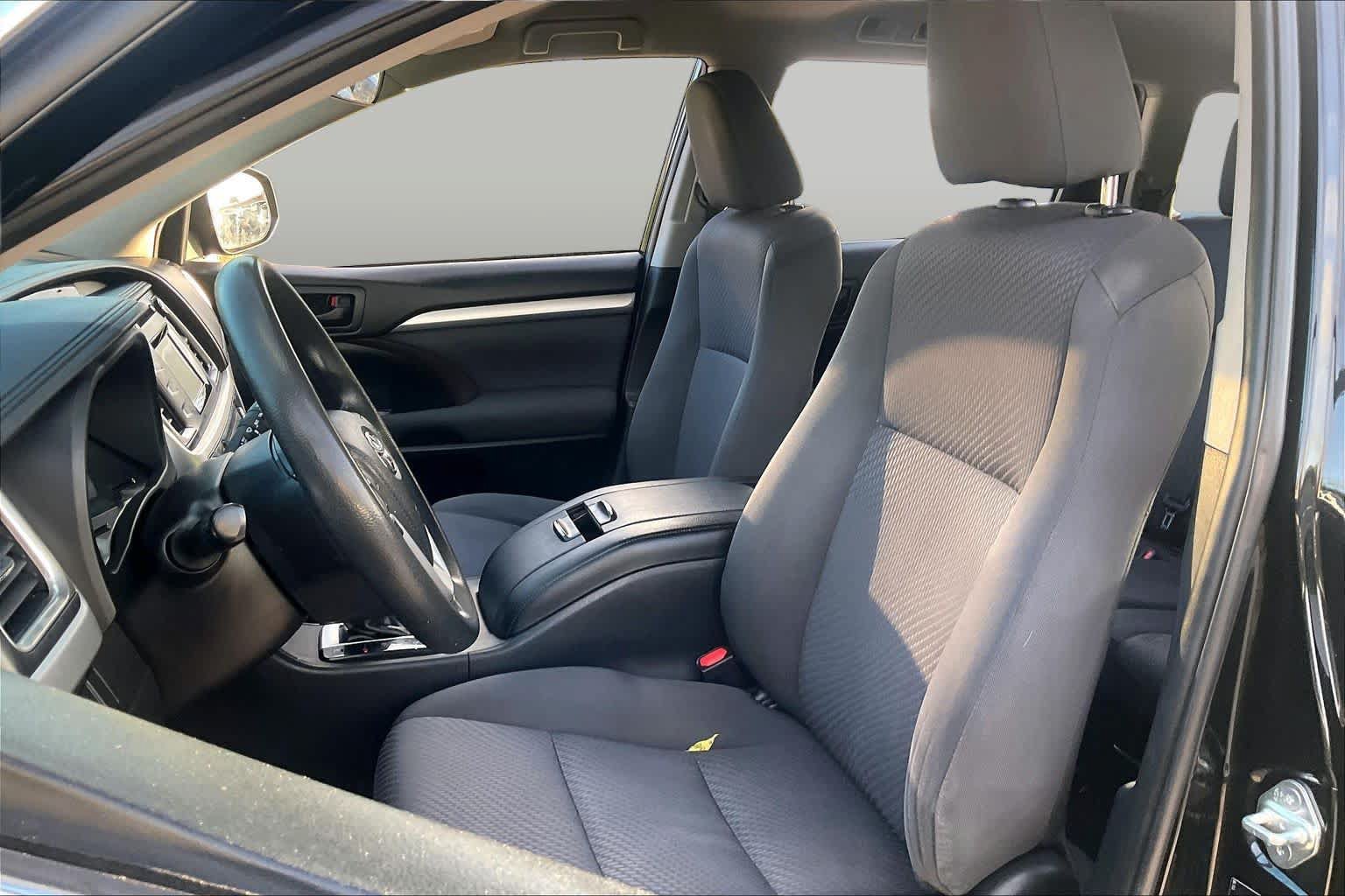 Used 2019 Toyota Highlander LE FWD image 8