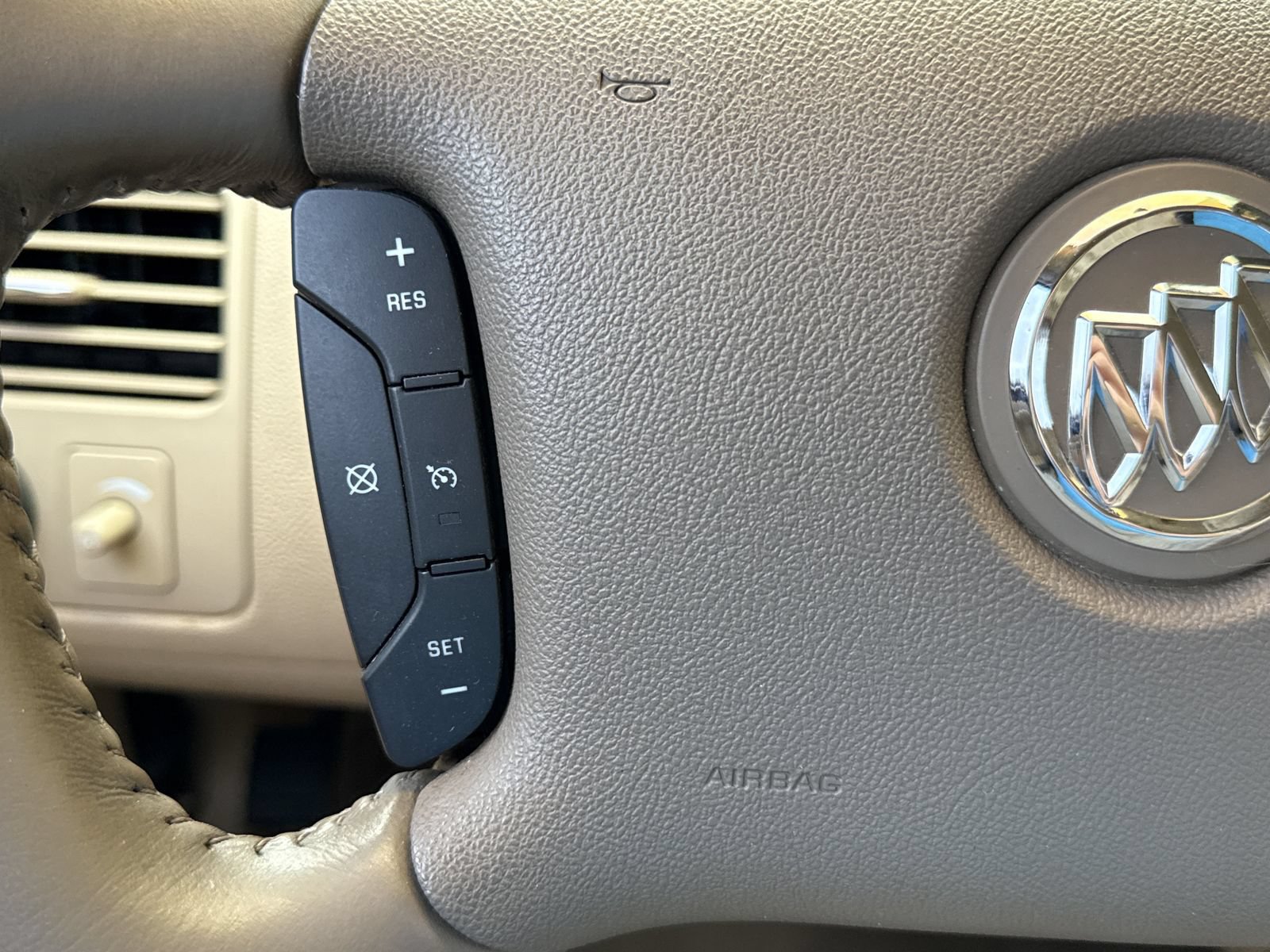 Used 2006 Buick Lucerne CXL w/ Luxury Package FWD image 20