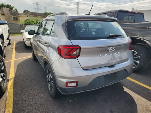 Used 2025 Hyundai Venue SEL image 4