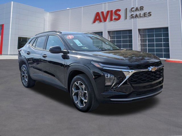 Used 2025 Chevrolet Trax LT w/ LT Convenience Package image 3