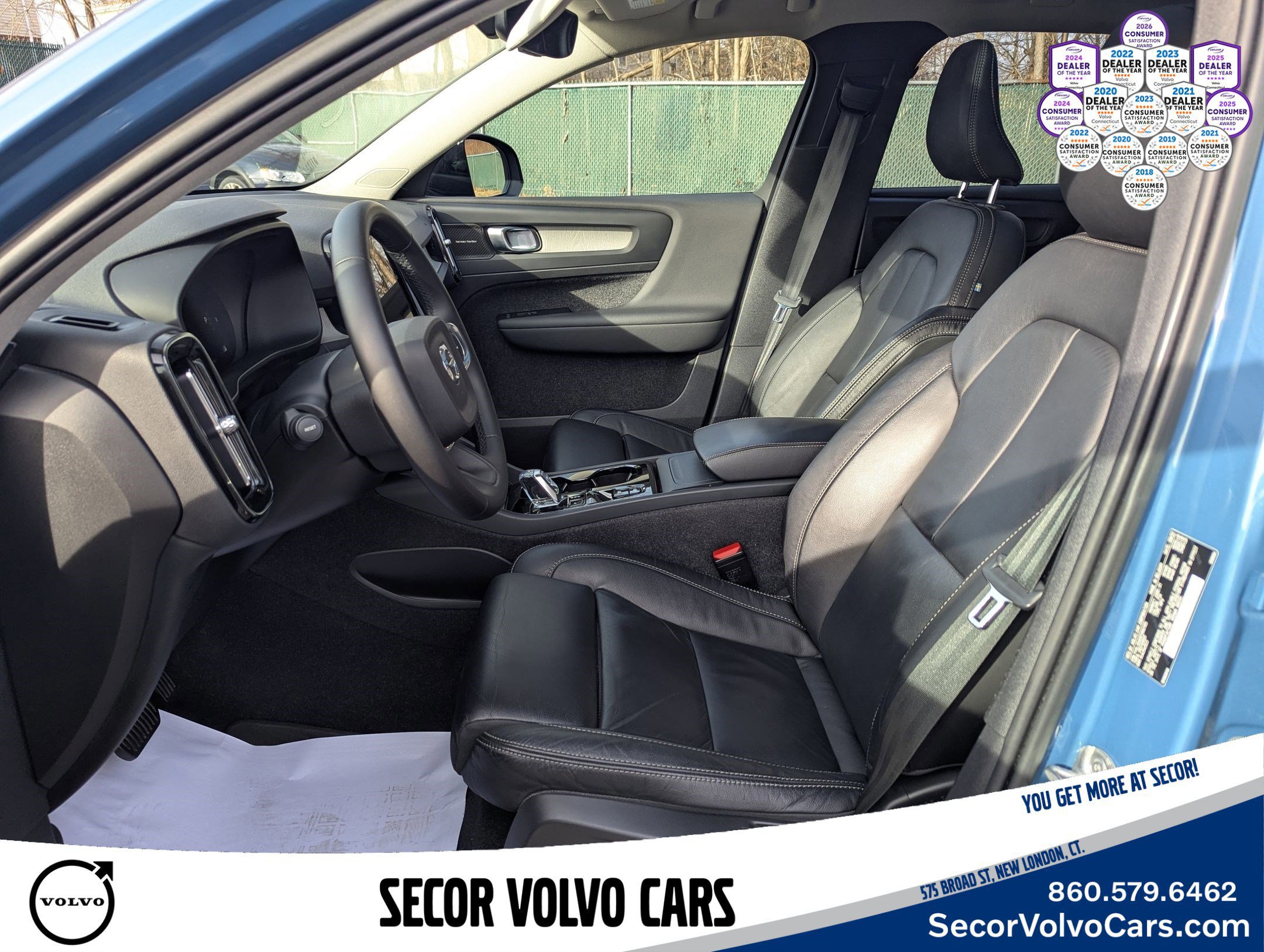 Certified 2023 Volvo XC40 B5 Ultimate w/ Protection Package Premier image 10