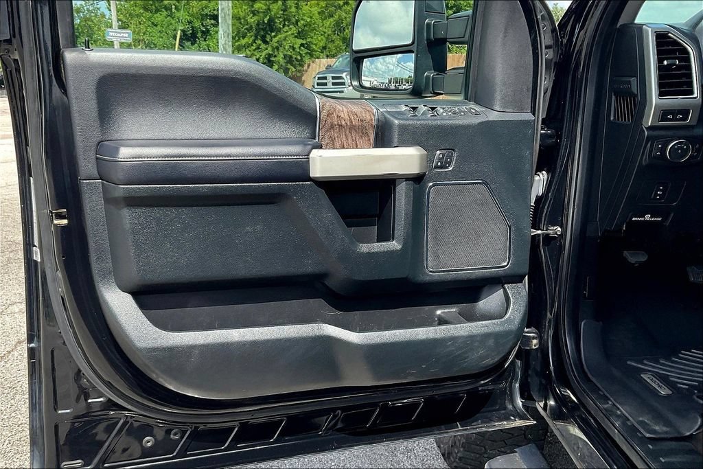 Used 2018 Ford F250 Lariat w/ Lariat Value Package AWD/4WD image 19