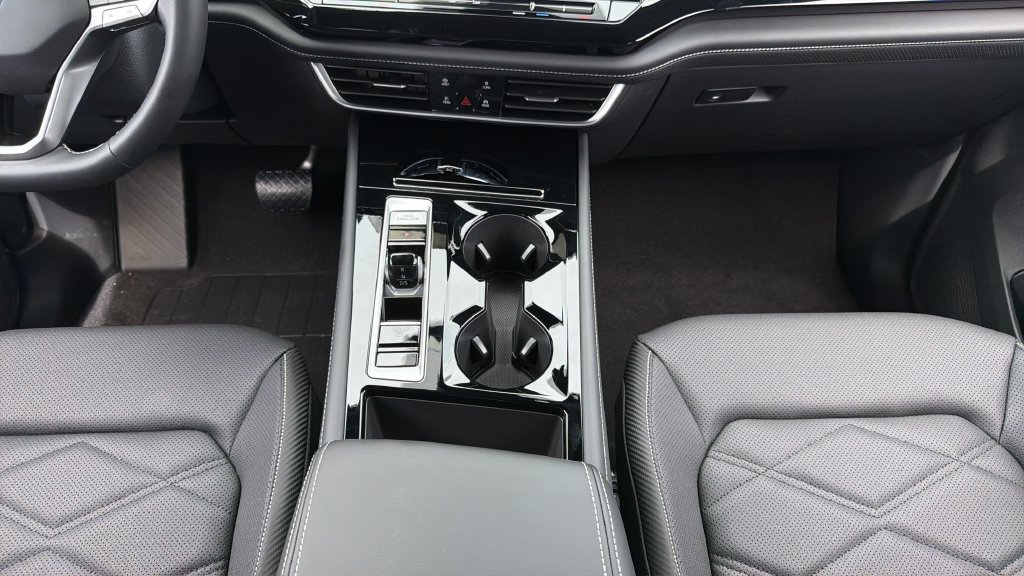 New 2026 Volkswagen Atlas Cross Sport SE FWD image 18