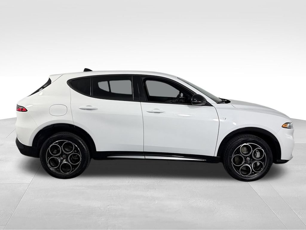 Used 2024 Alfa Romeo Tonale Ti w/ Premium Interior Package AWD/4WD image 6