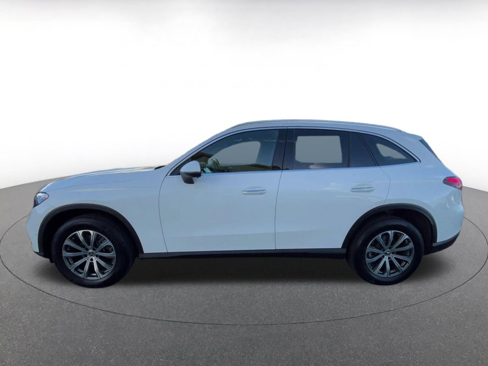 Used 2024 Mercedes-Benz GLC 300 4MATIC image 9