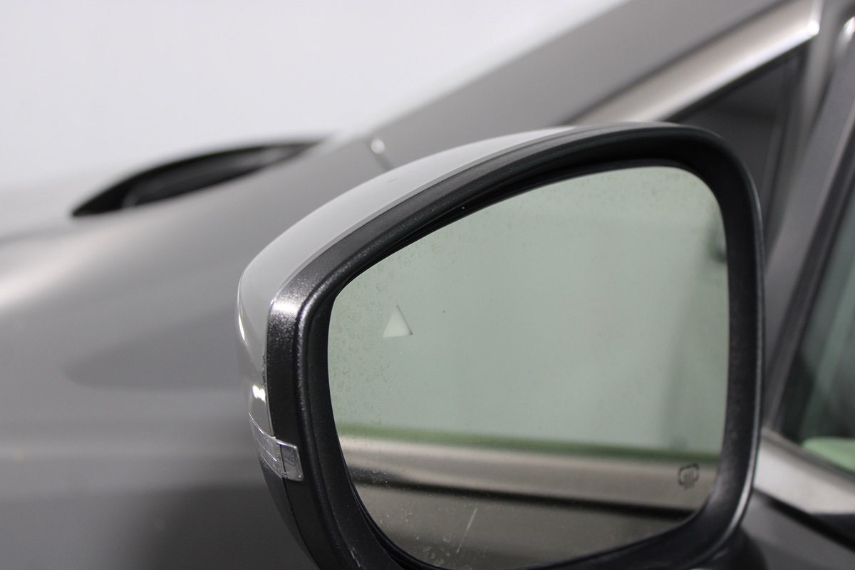 Used 2023 Chrysler Pacifica Touring-L FWD image 32