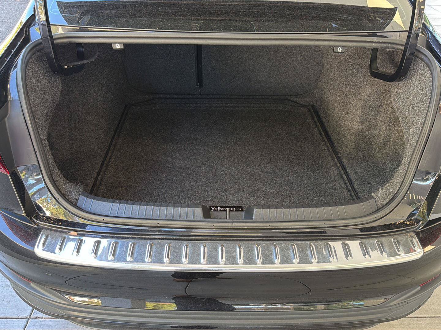 Certified 2024 Volkswagen Jetta SE w/ Panoramic Sunroof Package FWD image 13