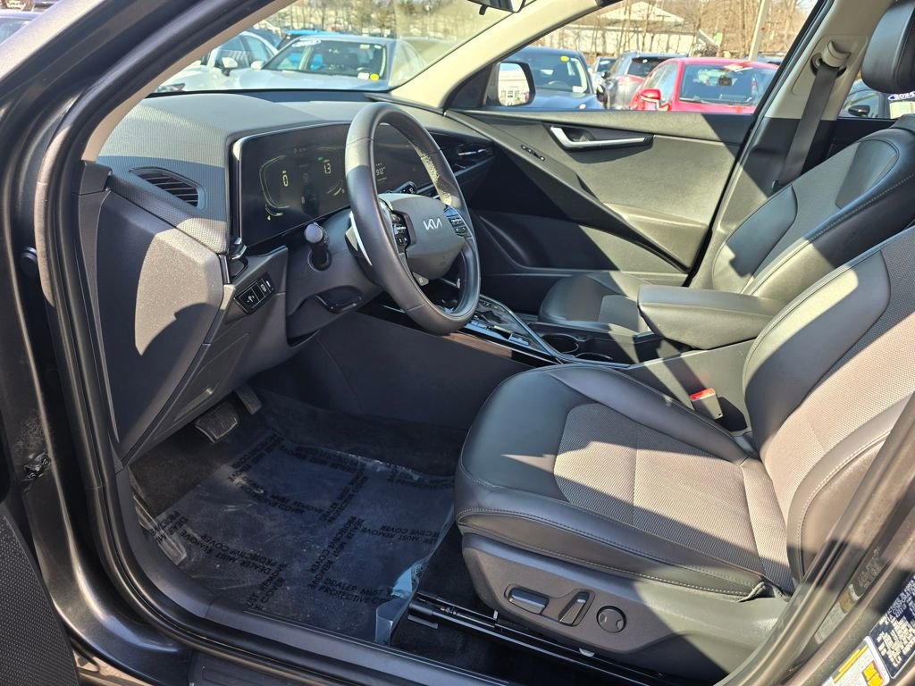 Used 2025 Kia Niro EX image 14