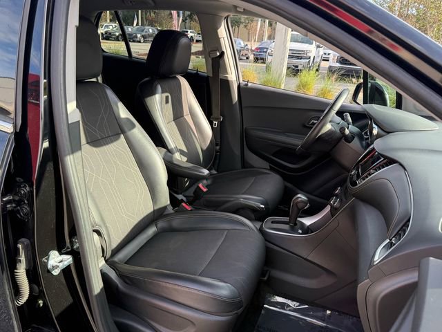 Used 2019 Chevrolet Trax LT w/ LT Convenience Package image 17