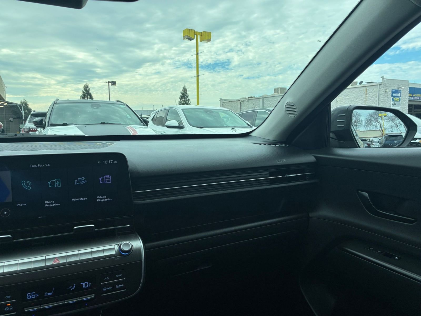 Used 2025 Hyundai Kona SEL image 36