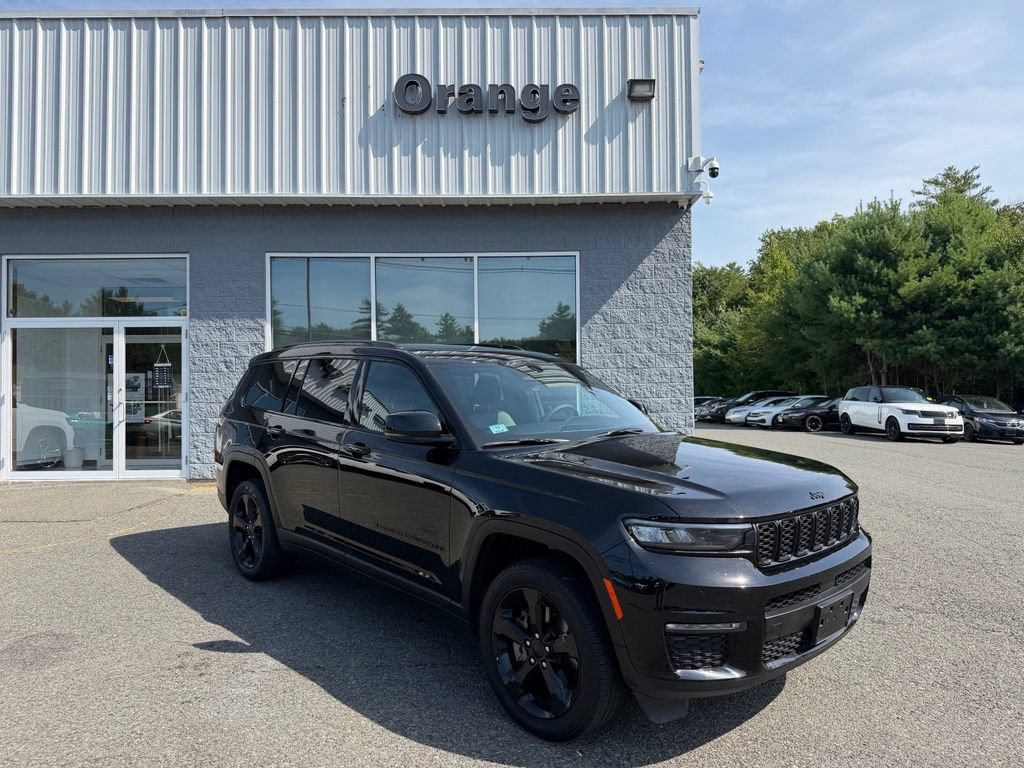 Used 2025 Jeep Grand Cherokee L Limited w/ Black Appearance Package AWD/4WD image 7