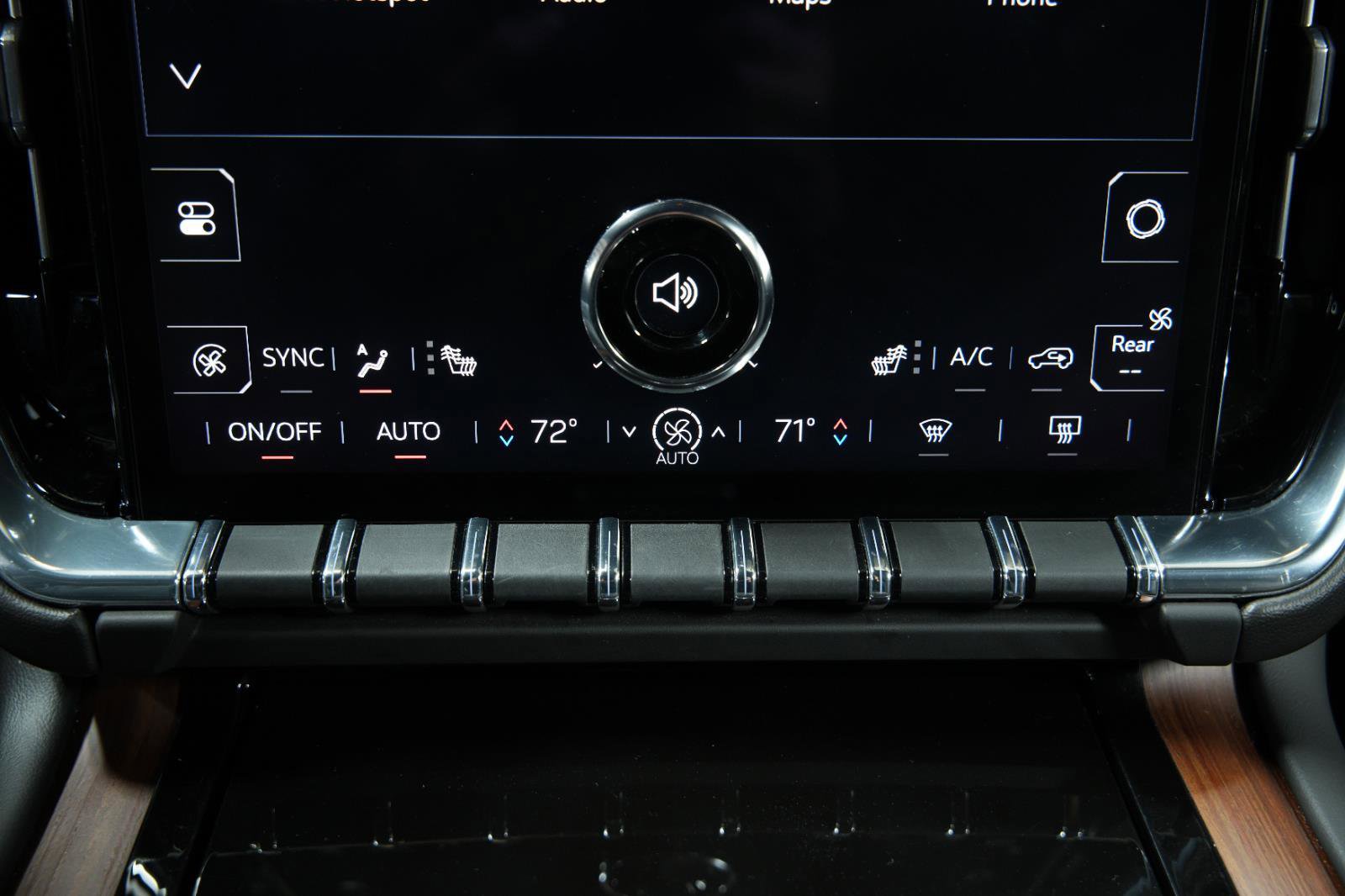 Used 2025 GMC Yukon Denali AWD/4WD image 42