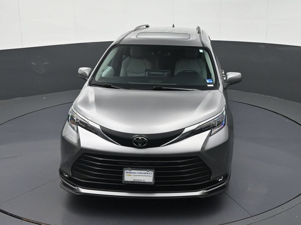 Used 2026 Toyota Sienna XLE FWD image 35