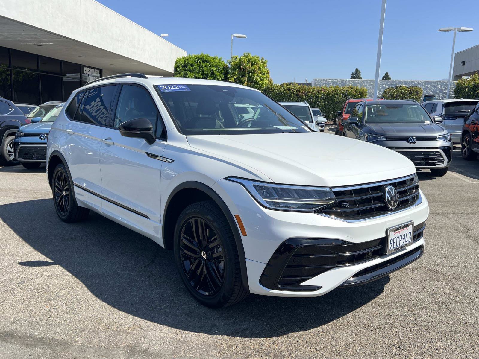 Certified 2022 Volkswagen Tiguan SE R-Line image 28