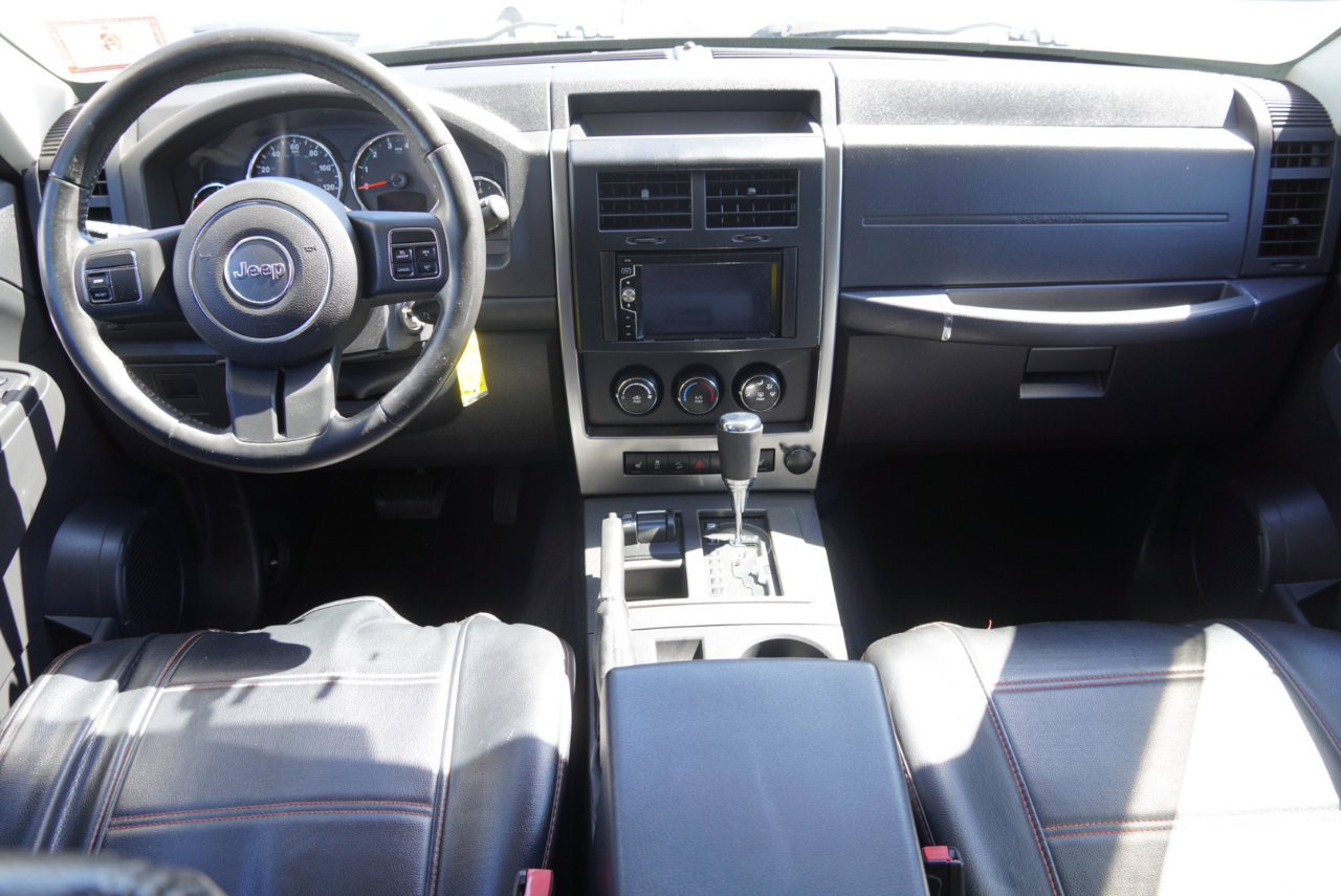 Used 2011 Jeep Liberty Sport image 12