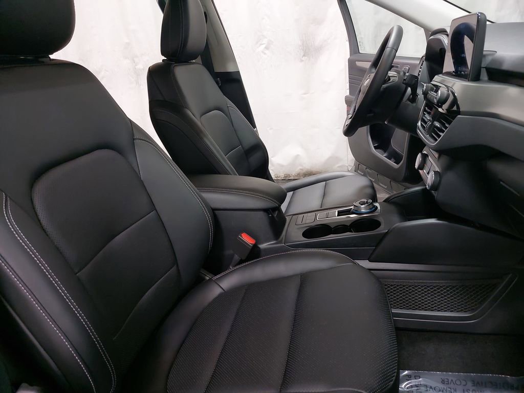 Used 2022 Ford Escape Titanium w/ Class II Trailer Tow Package image 10