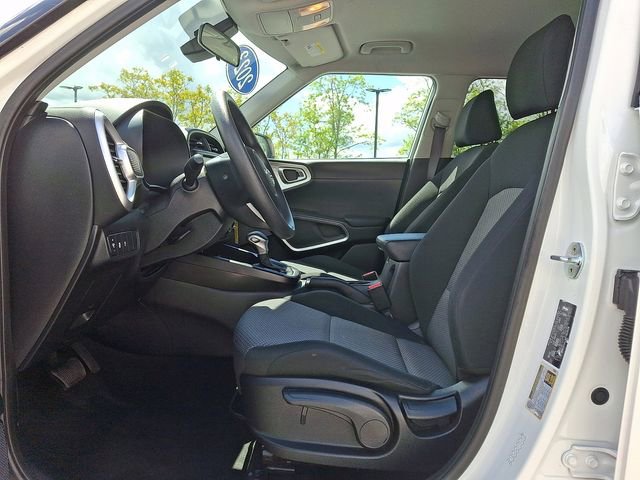 Used 2023 Kia Soul LX w/ LX Technology Package FWD image 15