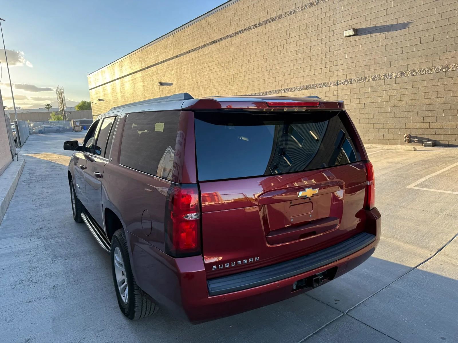 Used 2018 Chevrolet Suburban LT RWD image 6