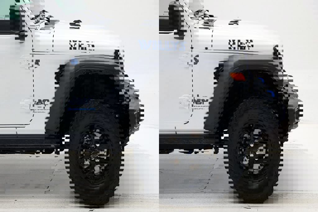 Used 2024 Jeep Wrangler Unlimited image 4