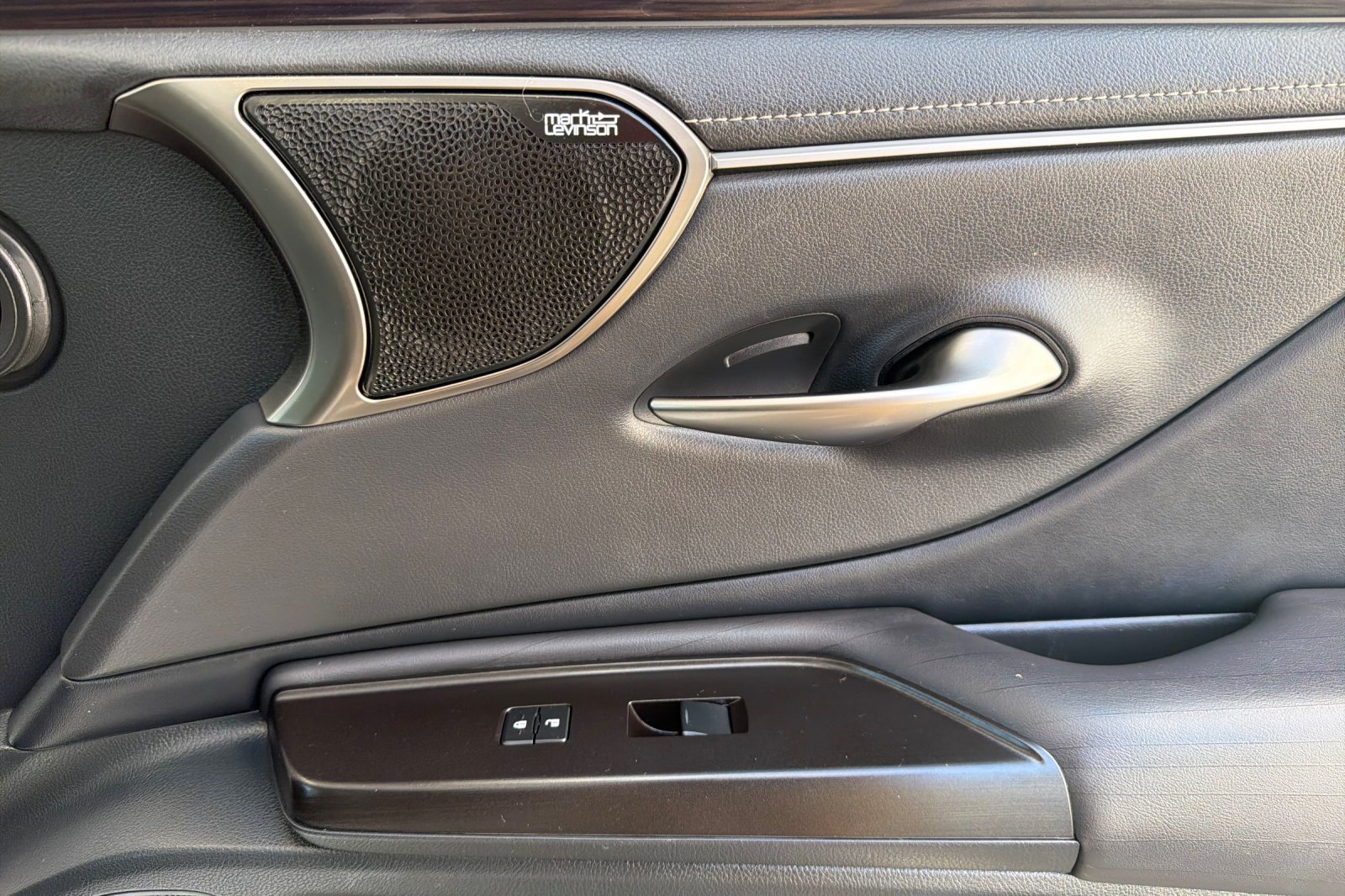 Used 2019 Lexus ES 350 Ultra Luxury w/ Accessory Package 2 FWD image 21