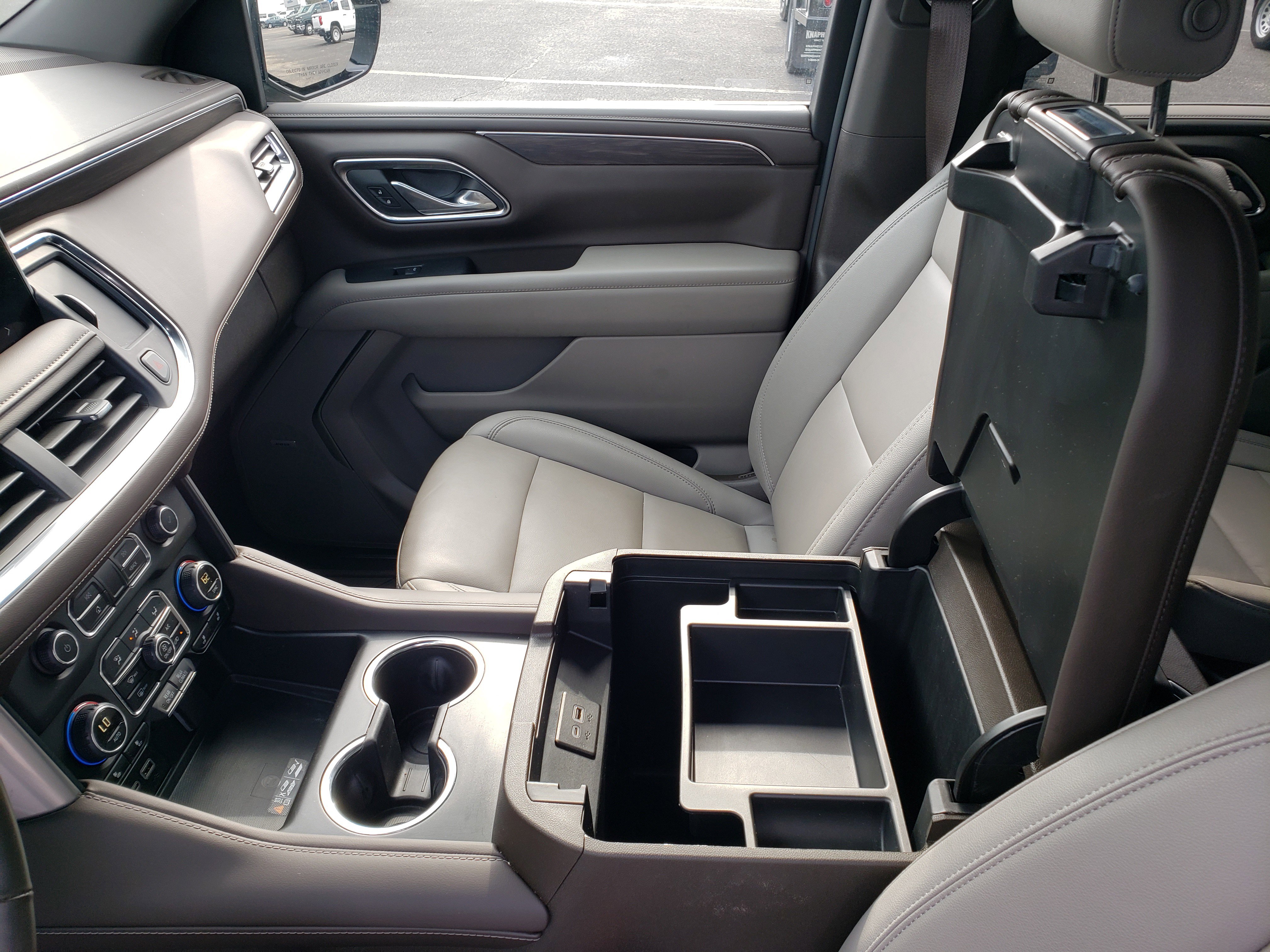 Used 2024 Chevrolet Tahoe LT w/ Luxury Package image 28