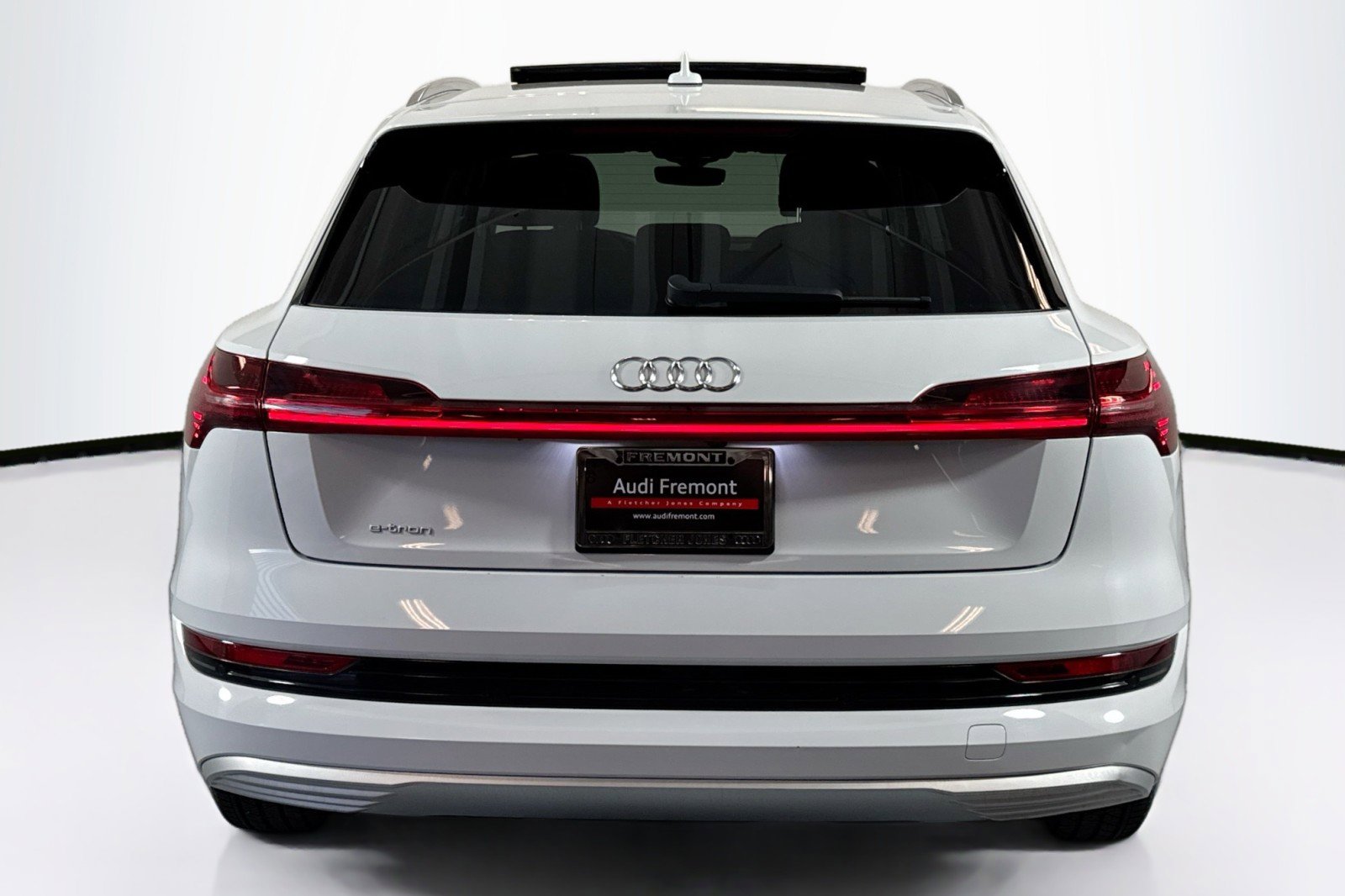 Used 2019 Audi e-tron Prestige w/ Prestige Package image 6