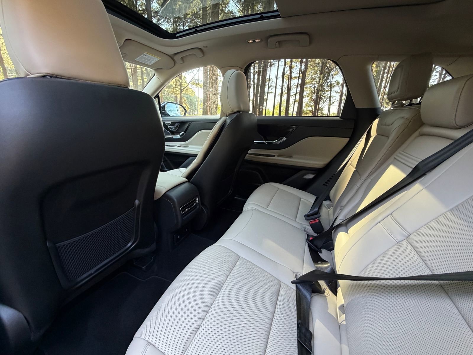 Used 2025 Lincoln Corsair Reserve image 15