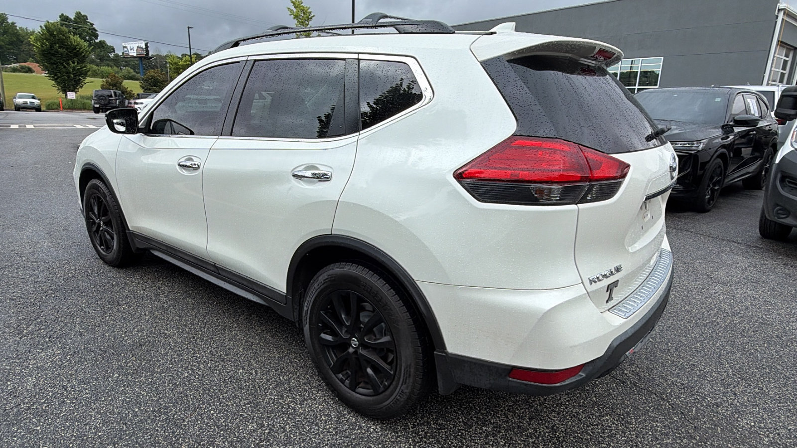 Used 2017 Nissan Rogue SV w/ Midnight Edition FWD image 10