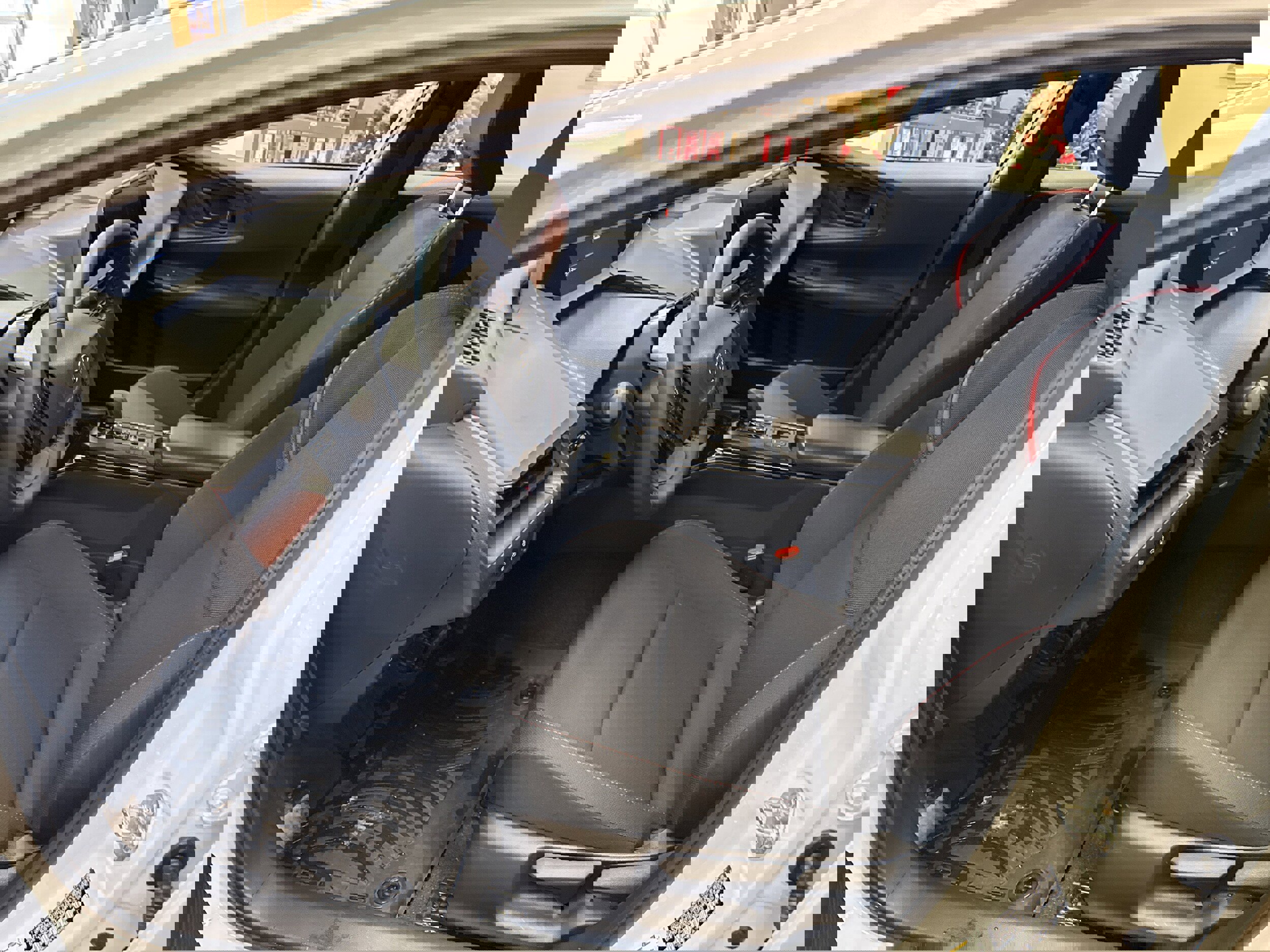 Used 2025 Toyota Prius Plug-In Hybrid image 6