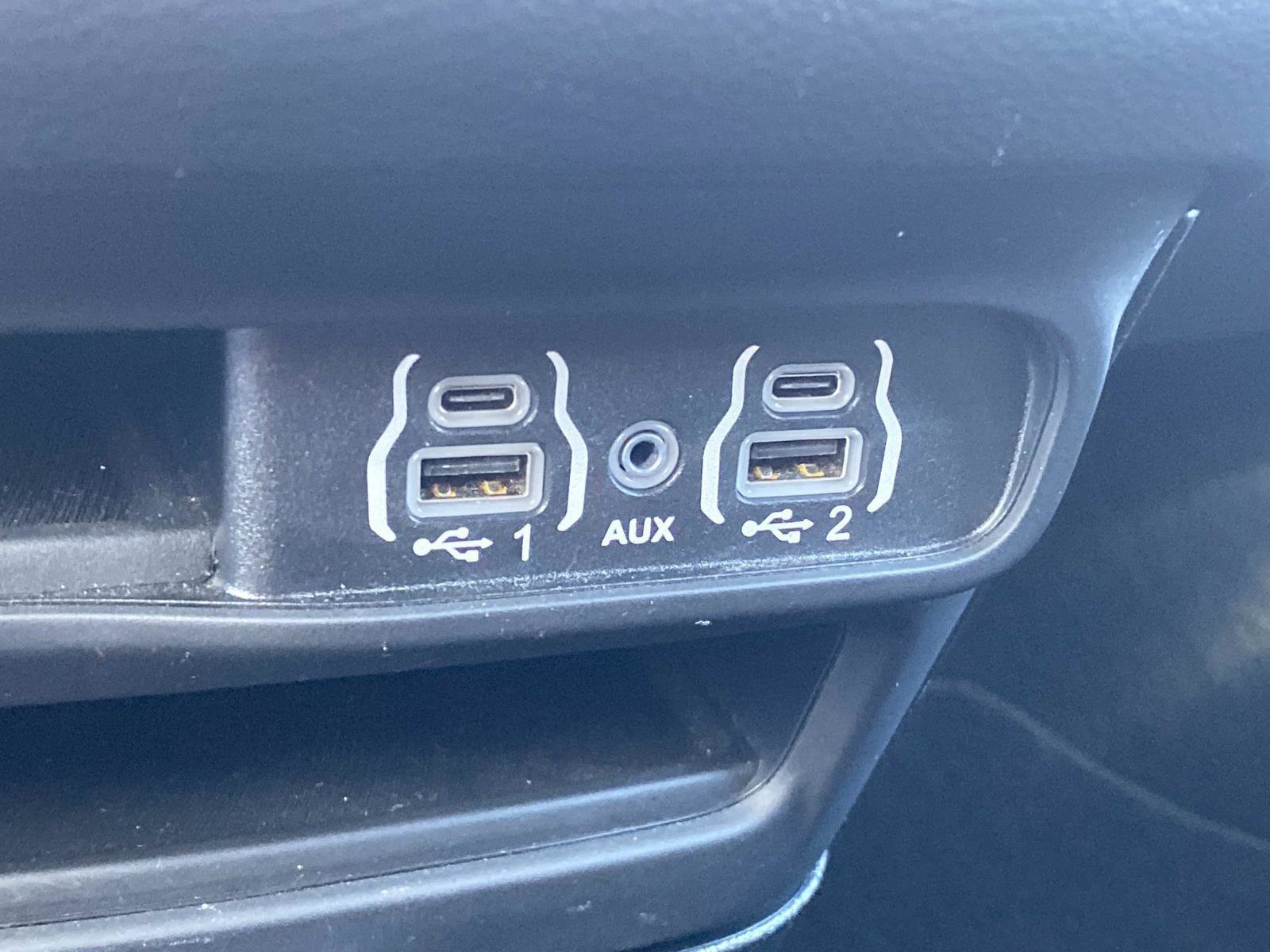 Certified 2025 Chrysler Pacifica Select FWD image 32