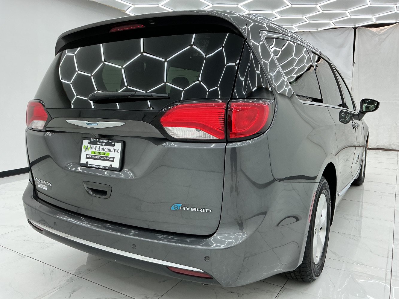 Used 2018 Chrysler Pacifica Touring-L FWD image 8