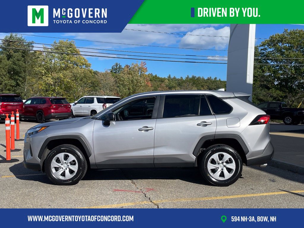 Used 2023 Toyota RAV4 LE AWD/4WD image 2