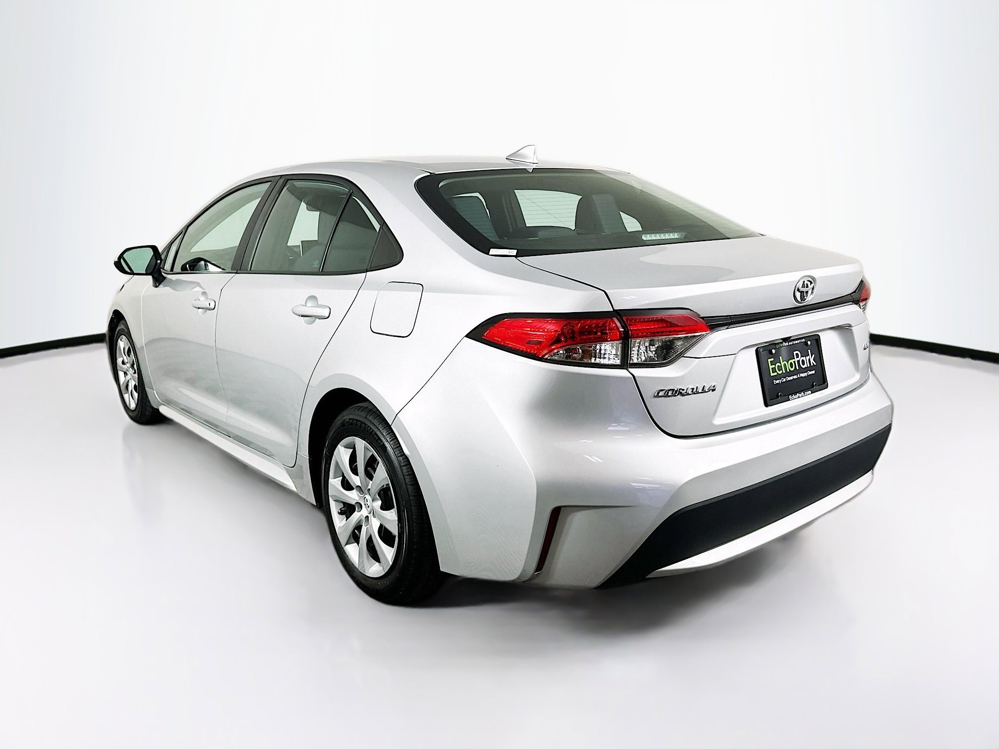 Used 2021 Toyota Corolla LE FWD image 5