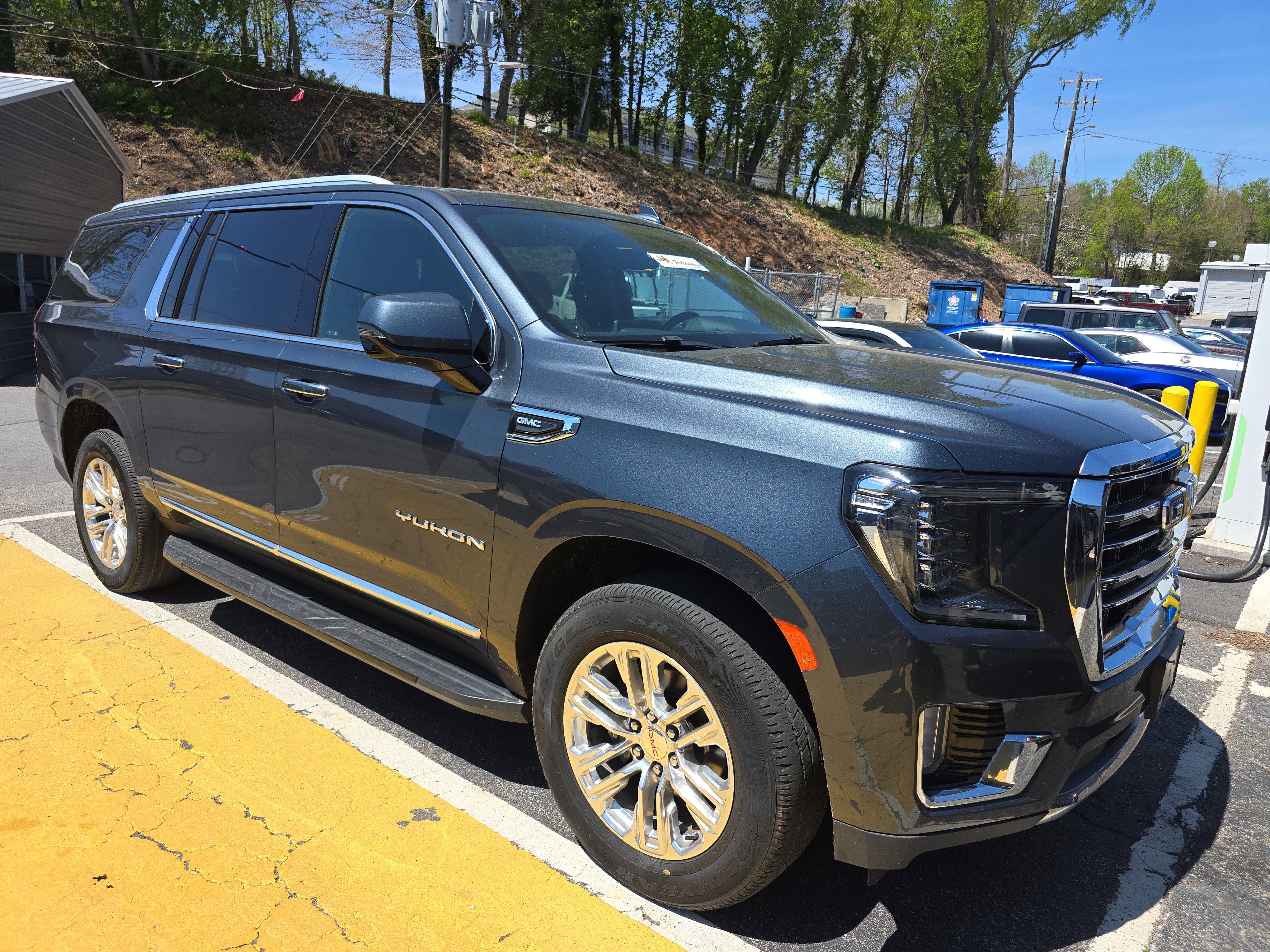 Used 2021 GMC Yukon XL SLT w/ SLT Luxury Plus Package image 1