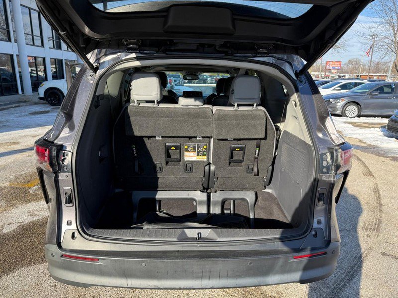 Used 2021 Toyota Sienna XLE image 15