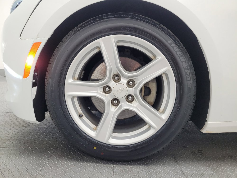 Used 2020 Chevrolet Camaro LT RWD image 31
