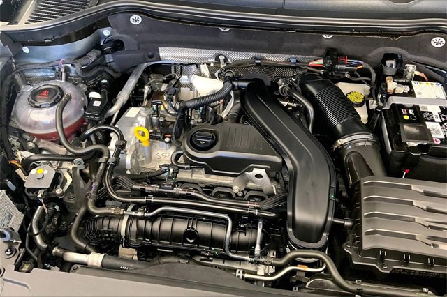 Certified 2025 Volkswagen Taos SE w/ Panoramic Sunroof Package image 31