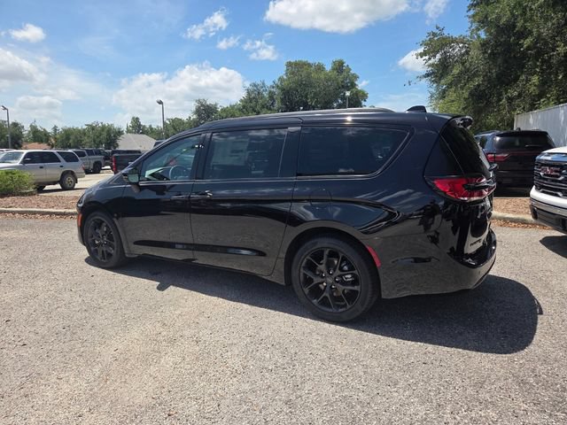 New 2027 Chrysler Pacifica Limited w/ S Appearance Package FWD image 9