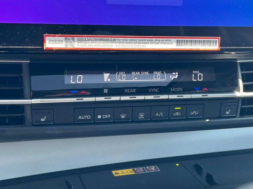 Used 2025 Toyota Sienna XLE image 36