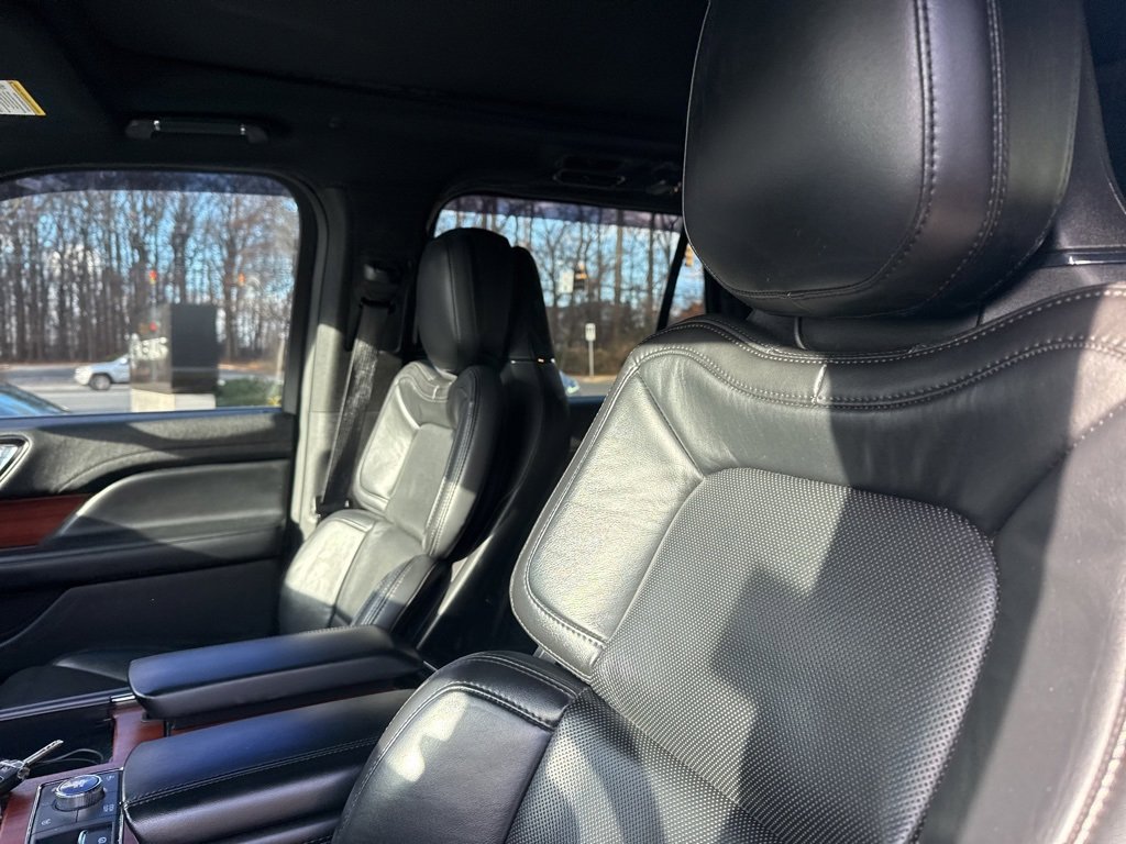 Used 2021 Lincoln Navigator L Reserve image 12