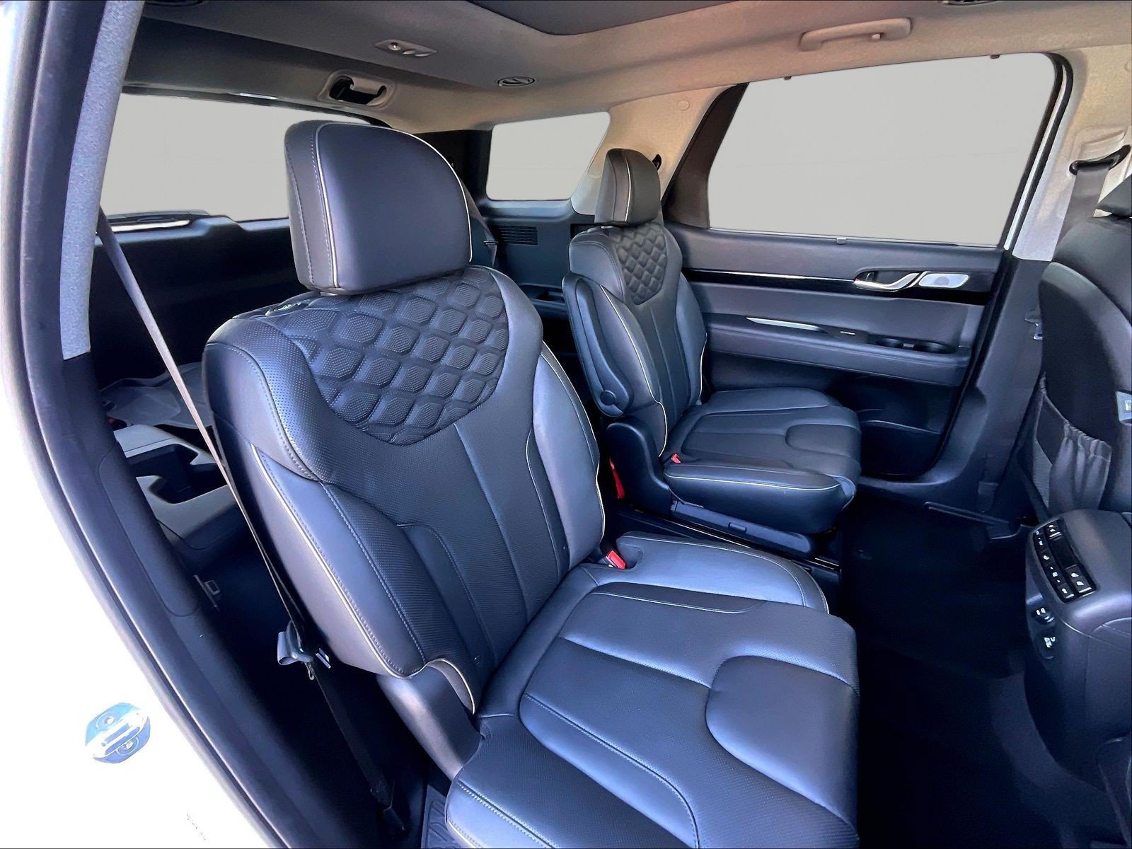 Used 2022 Hyundai Palisade Limited w/ Winter Package AWD/4WD image 24