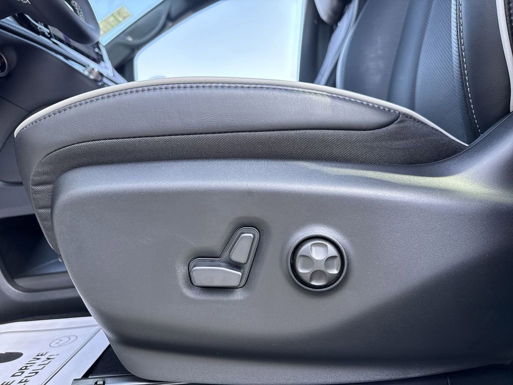 New 2026 Chrysler Pacifica Limited w/ Trailer Tow Group image 10