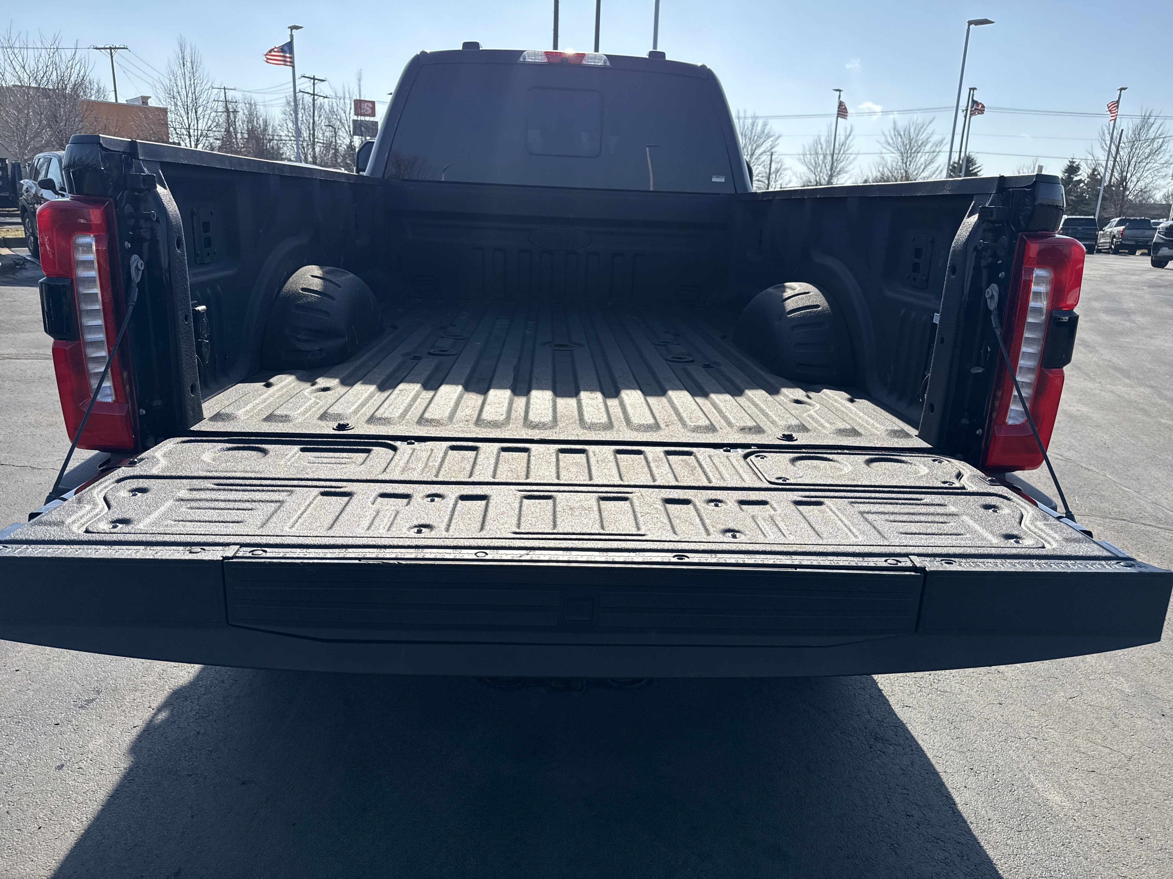 Used 2024 Ford F350 Lariat w/ Black Appearance Package image 9