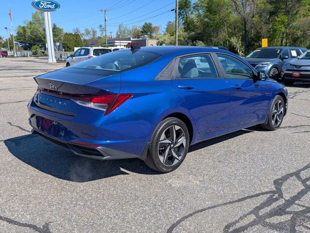Used 2023 Hyundai Elantra SEL w/ Convenience Package FWD image 3