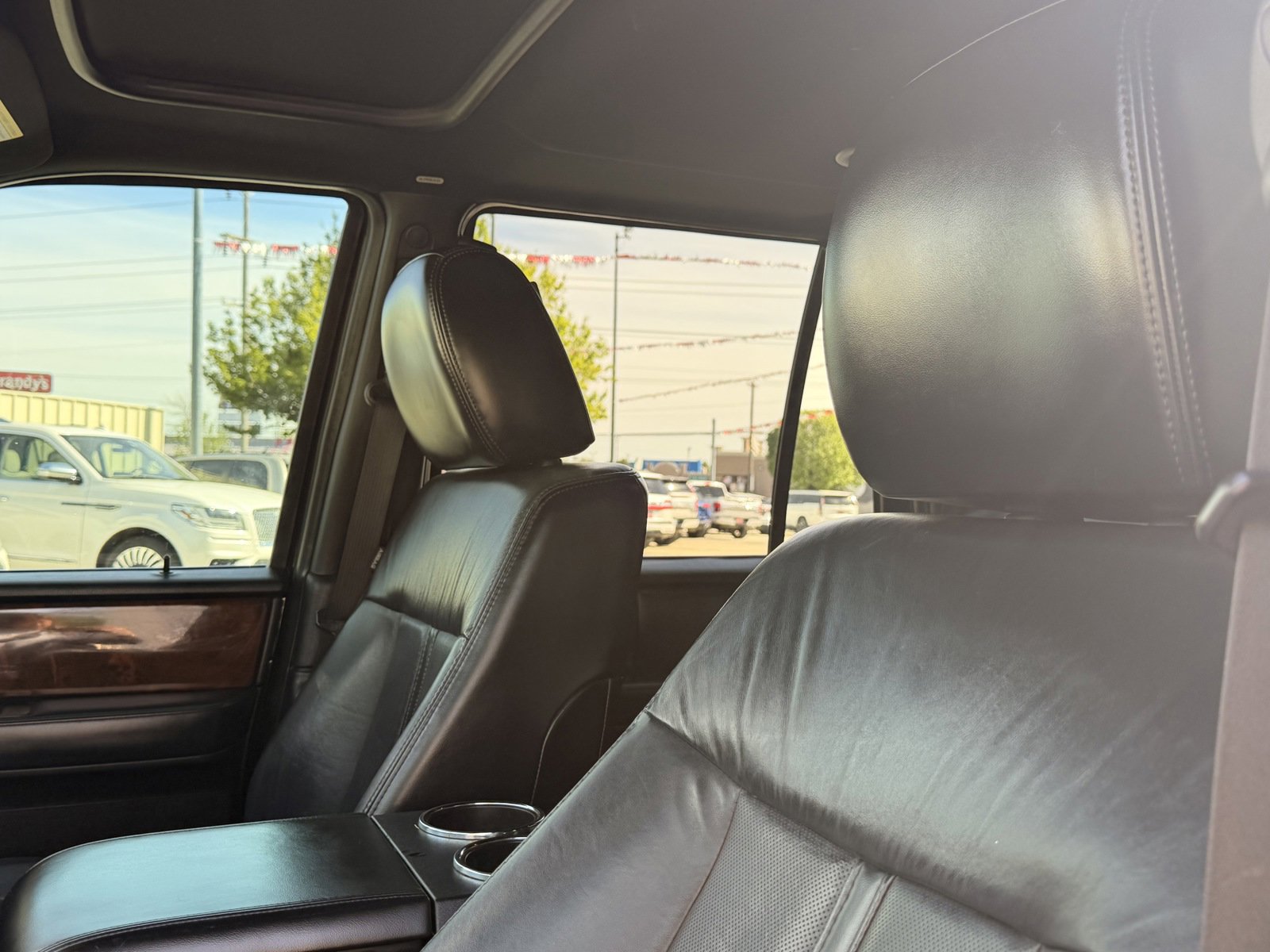 Used 2015 Lincoln Navigator 4WD image 14