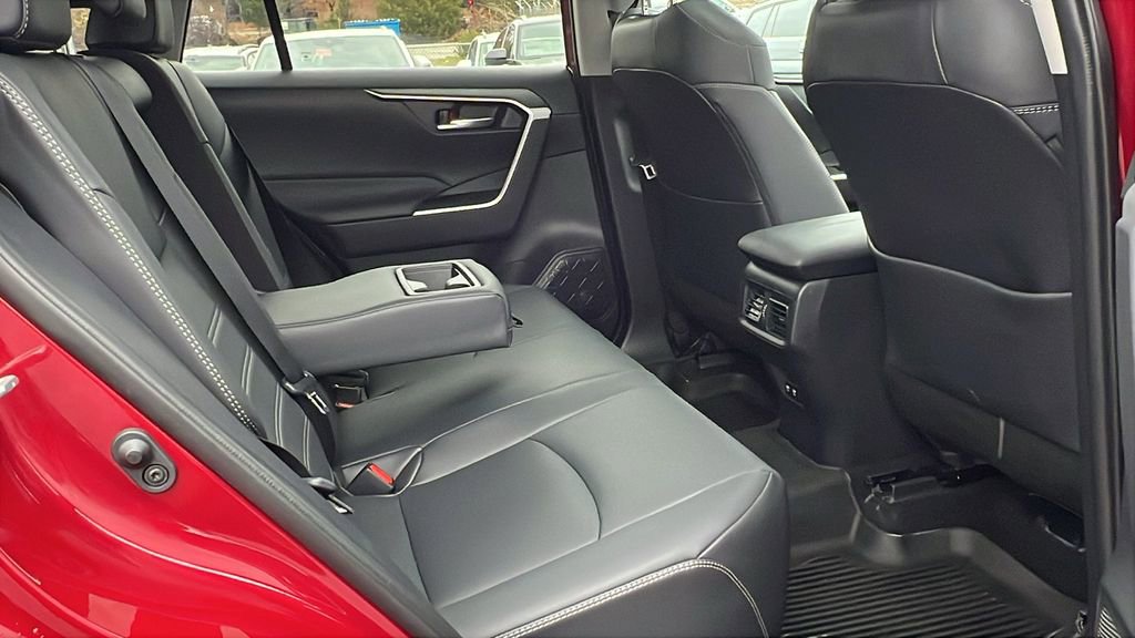 Used 2020 Toyota RAV4 XLE Premium image 13