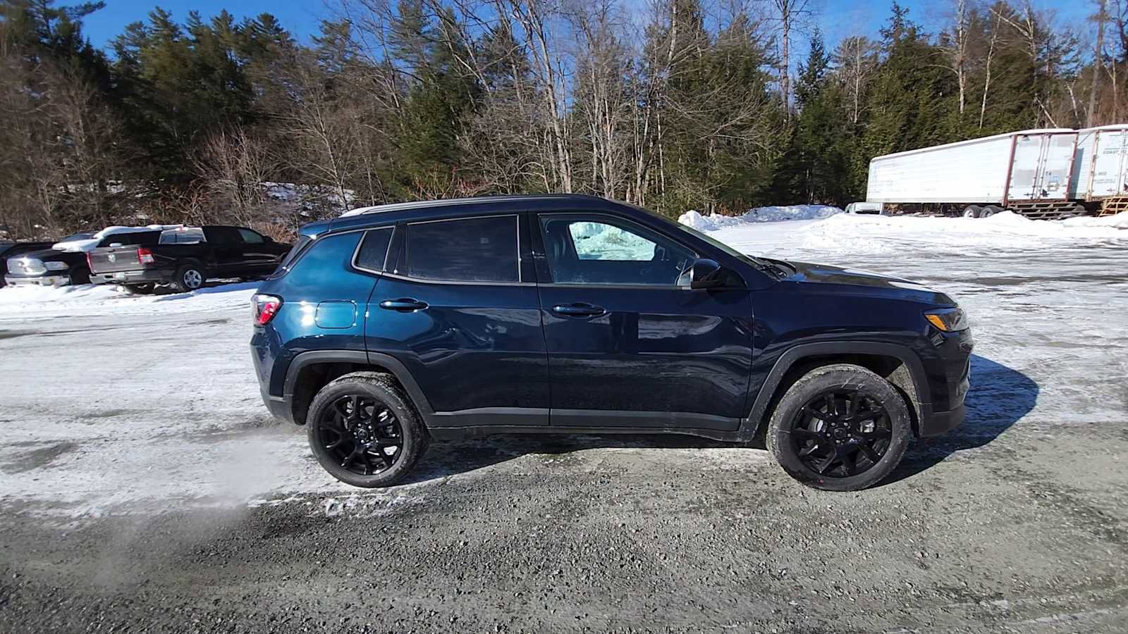 New 2026 Jeep Compass Latitude image 9