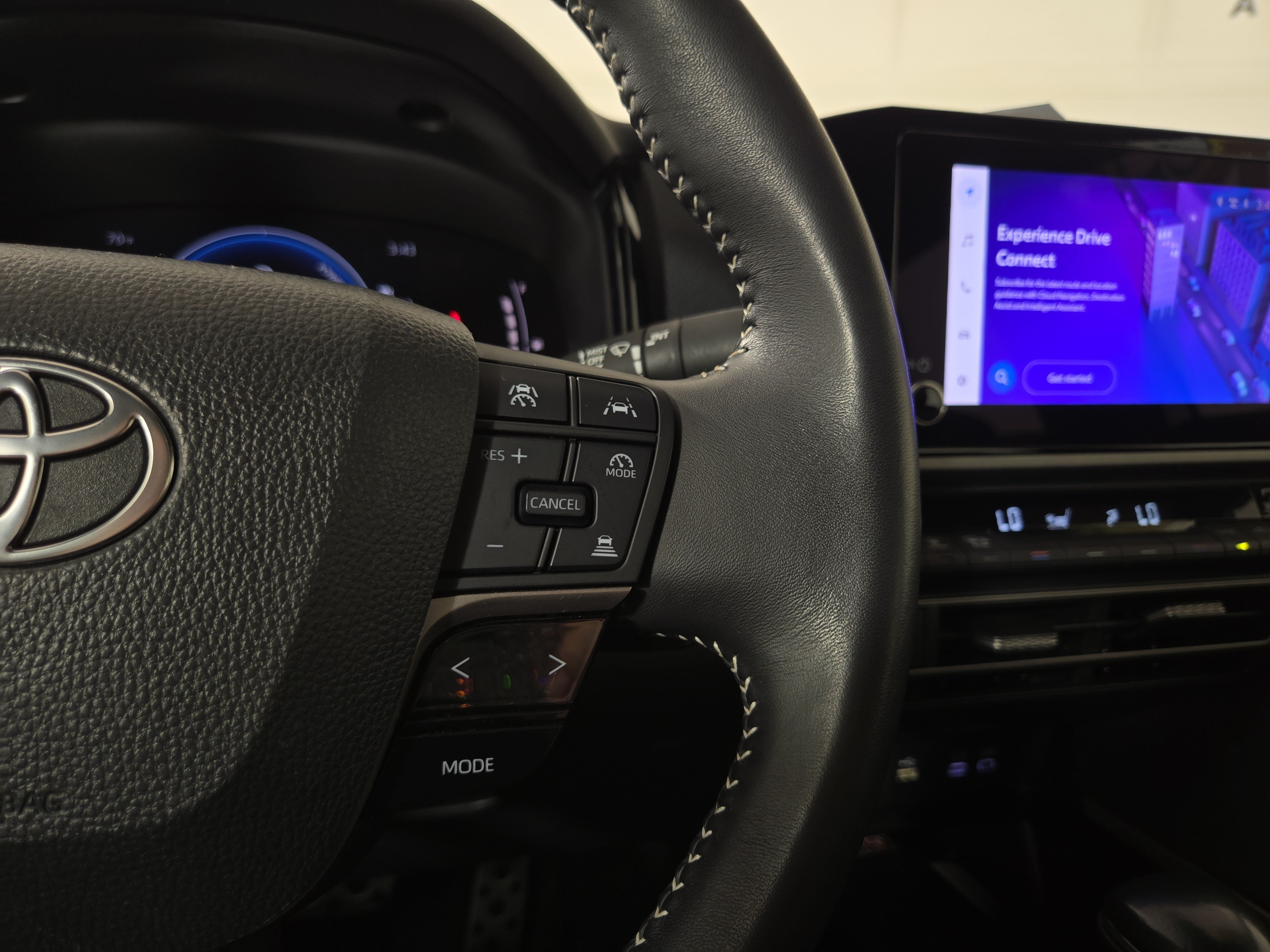 Used 2025 Toyota Camry SE FWD image 16