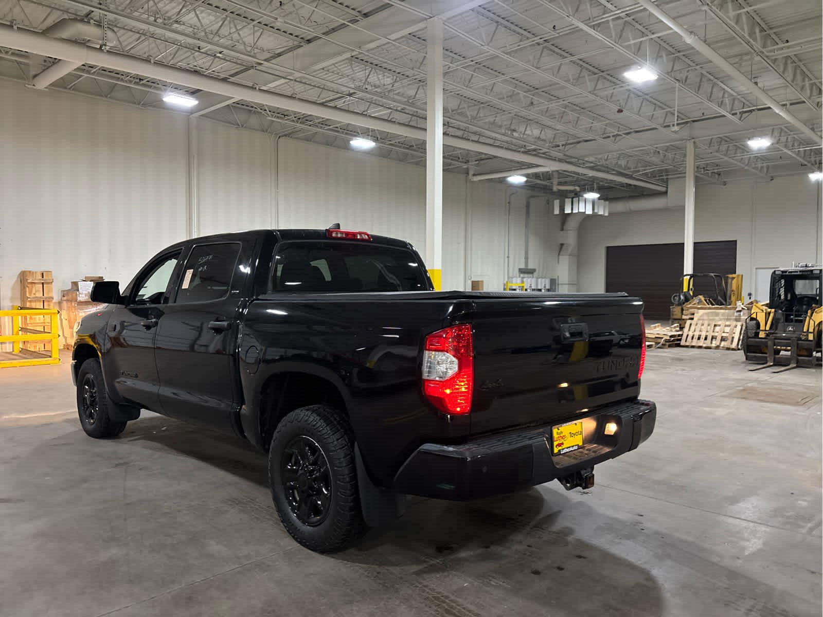 Used 2020 Toyota Tundra SR5 w/ SR5 Convenience Package AWD/4WD image 4