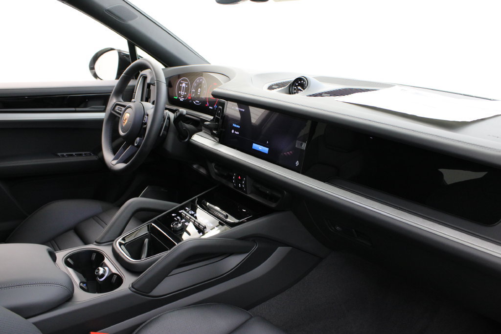 Used 2025 Porsche Cayenne S AWD/4WD image 18